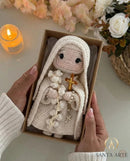 Santa Teresinha do Menino Jesus das Rosas do Amor – Amigurumi Sagrado em Crochê | Santa Arte