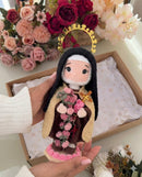 Santa Teresinha do Menino Jesus das Rosas do Amor – Amigurumi Sagrado em Crochê | Santa Arte